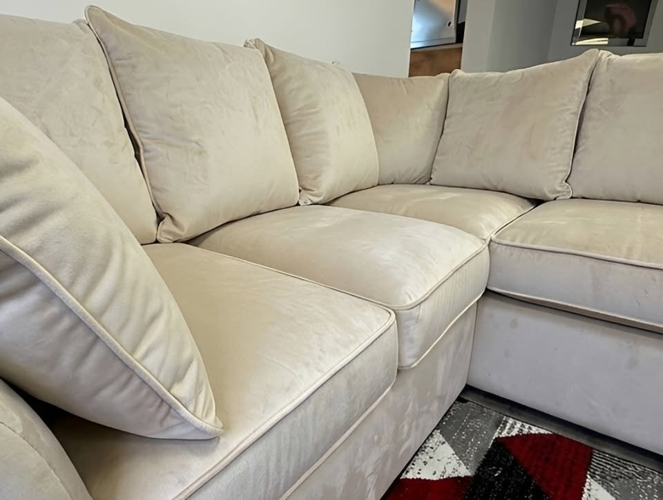 Harrow DFS 5x Seater V Shape Corner Sofa With High Back Cushions 
