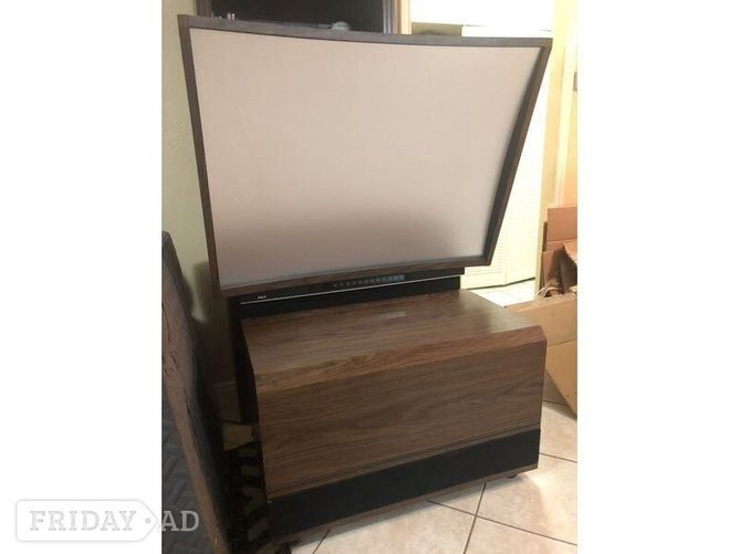 £1,000 A Mitsubishi Colour Projector TV Quick Sale  No Offers!!