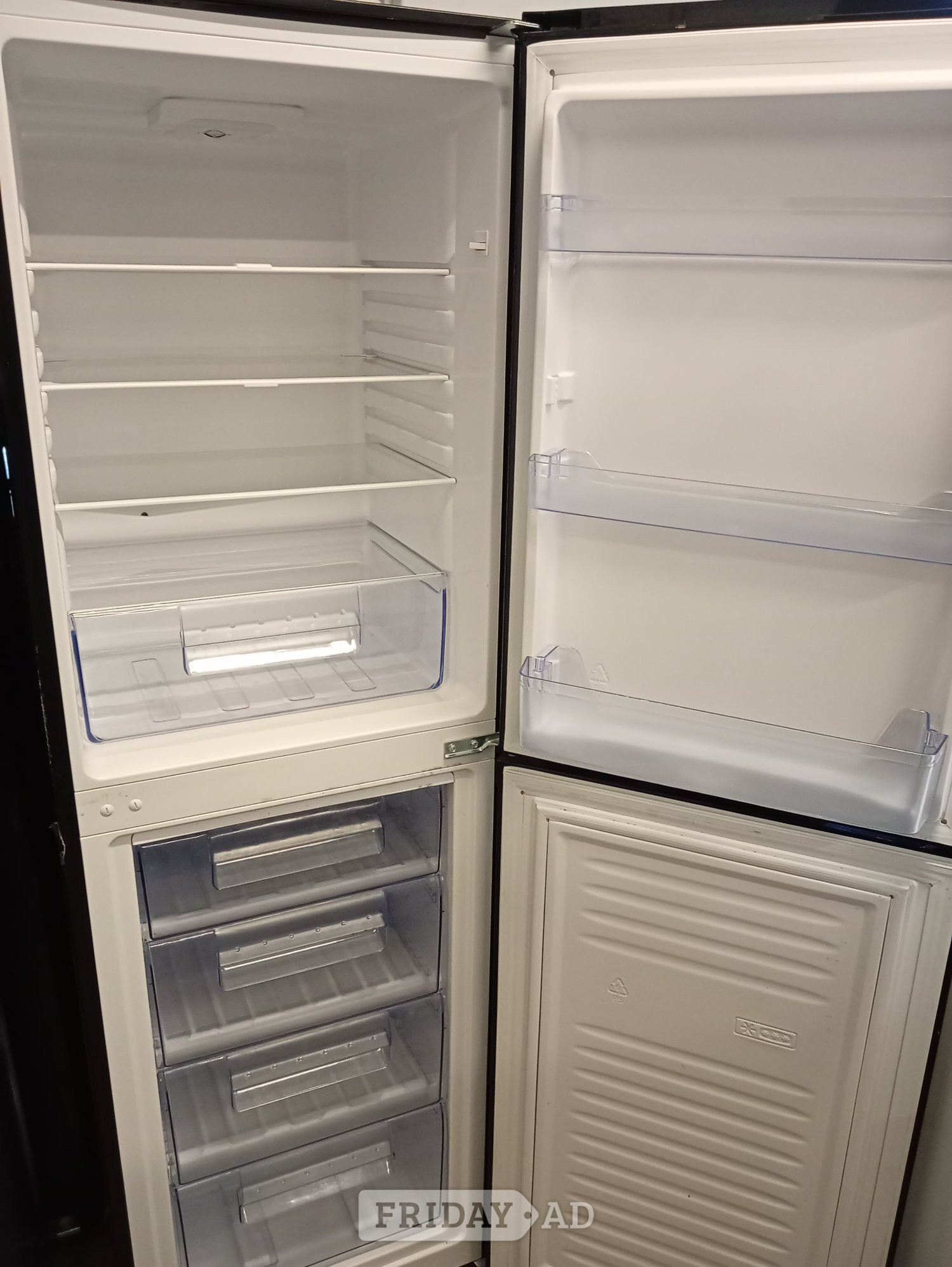 Swan fridge freezer in fantastic condition 
