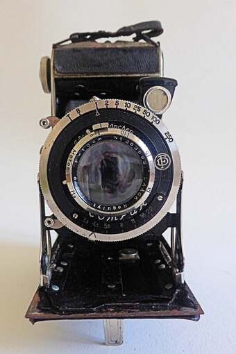 Beier Voran with rounded body, German vintage folding camera