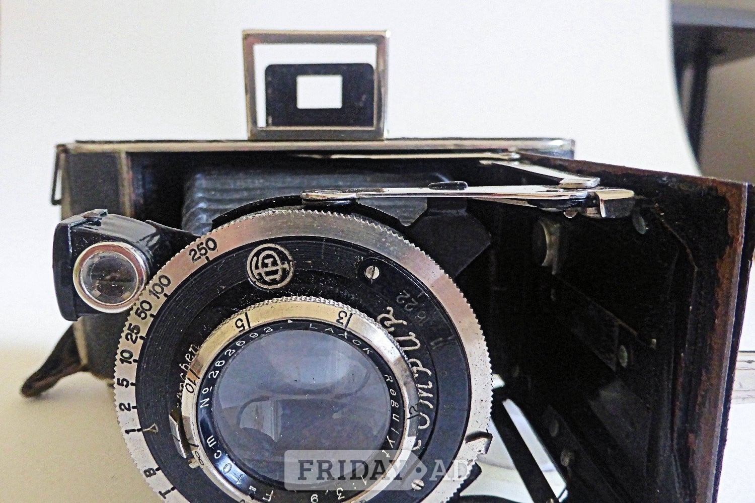 Wells Beier Voran with rounded body, German vintage folding camera