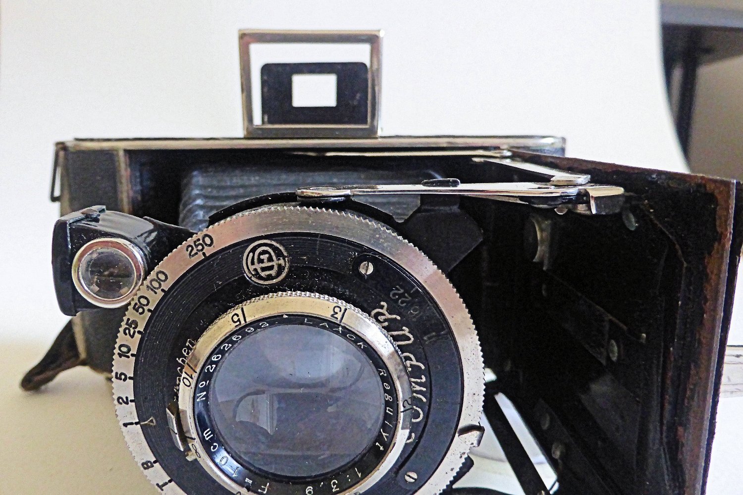 Wells Beier Voran with rounded body, German vintage folding camera