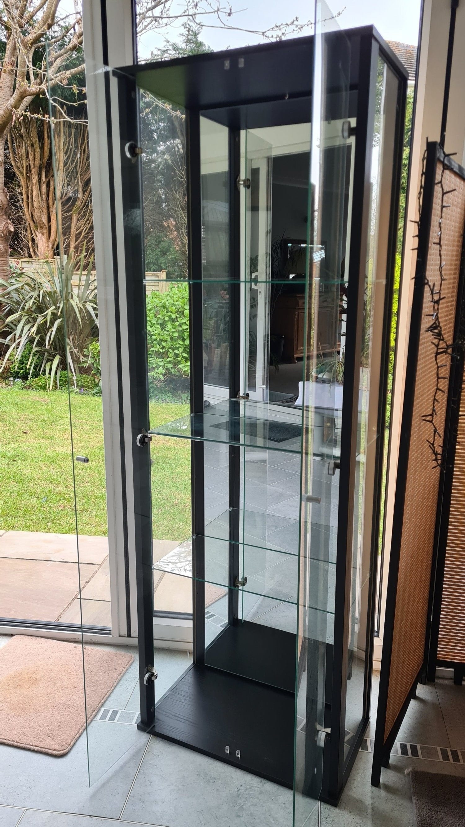 2 Door Glass Display Cabinet, 3 shelves and light