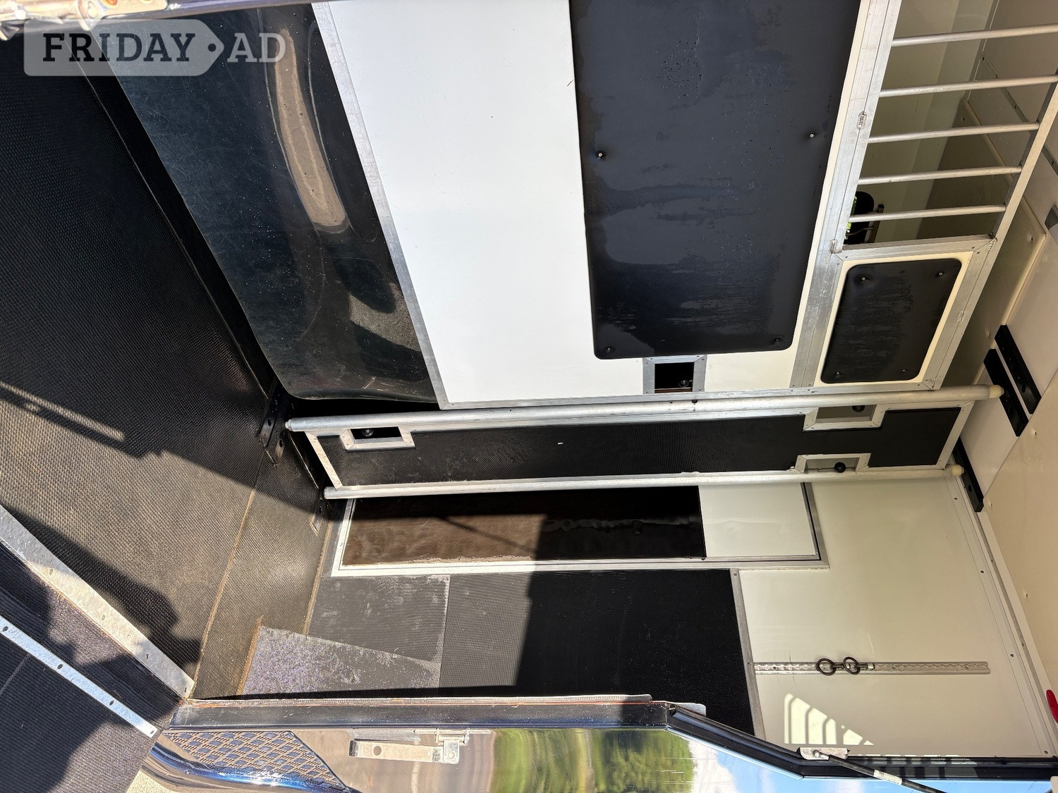 3.5 tone horsebox  - Trailers & Horseboxes