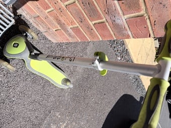 Globe scooter - green 