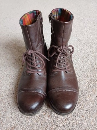 Brown Ladies Leather Clarks lace-up Boots