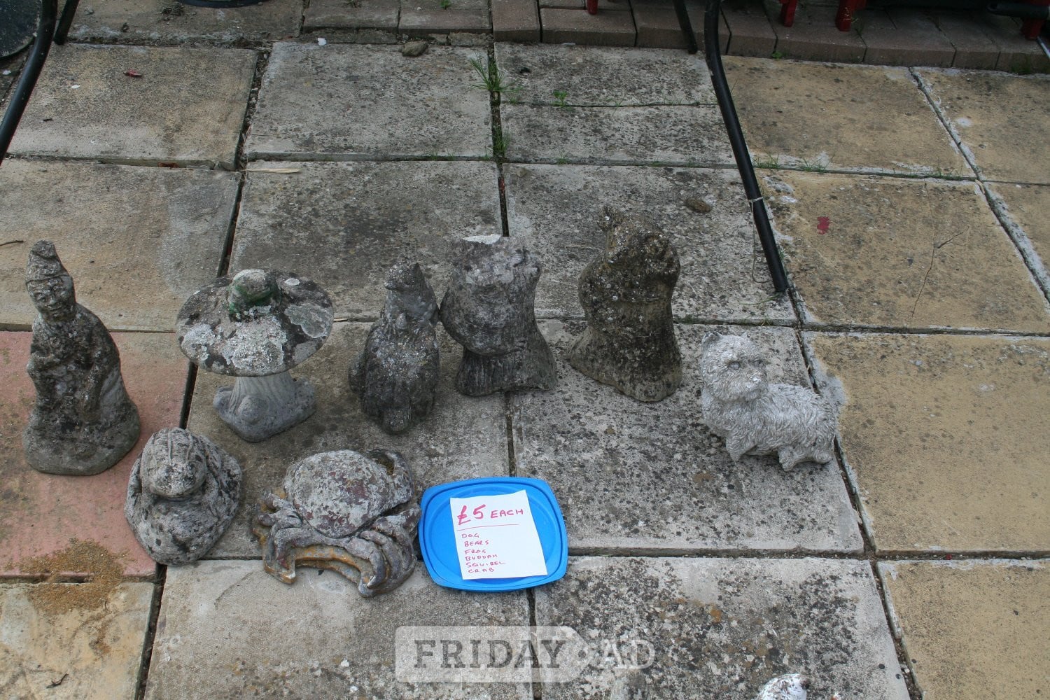 GARDEN ORNAMENTS AND PLANTERS.  PRICES IN PHOTOS - Garden in Buckingham