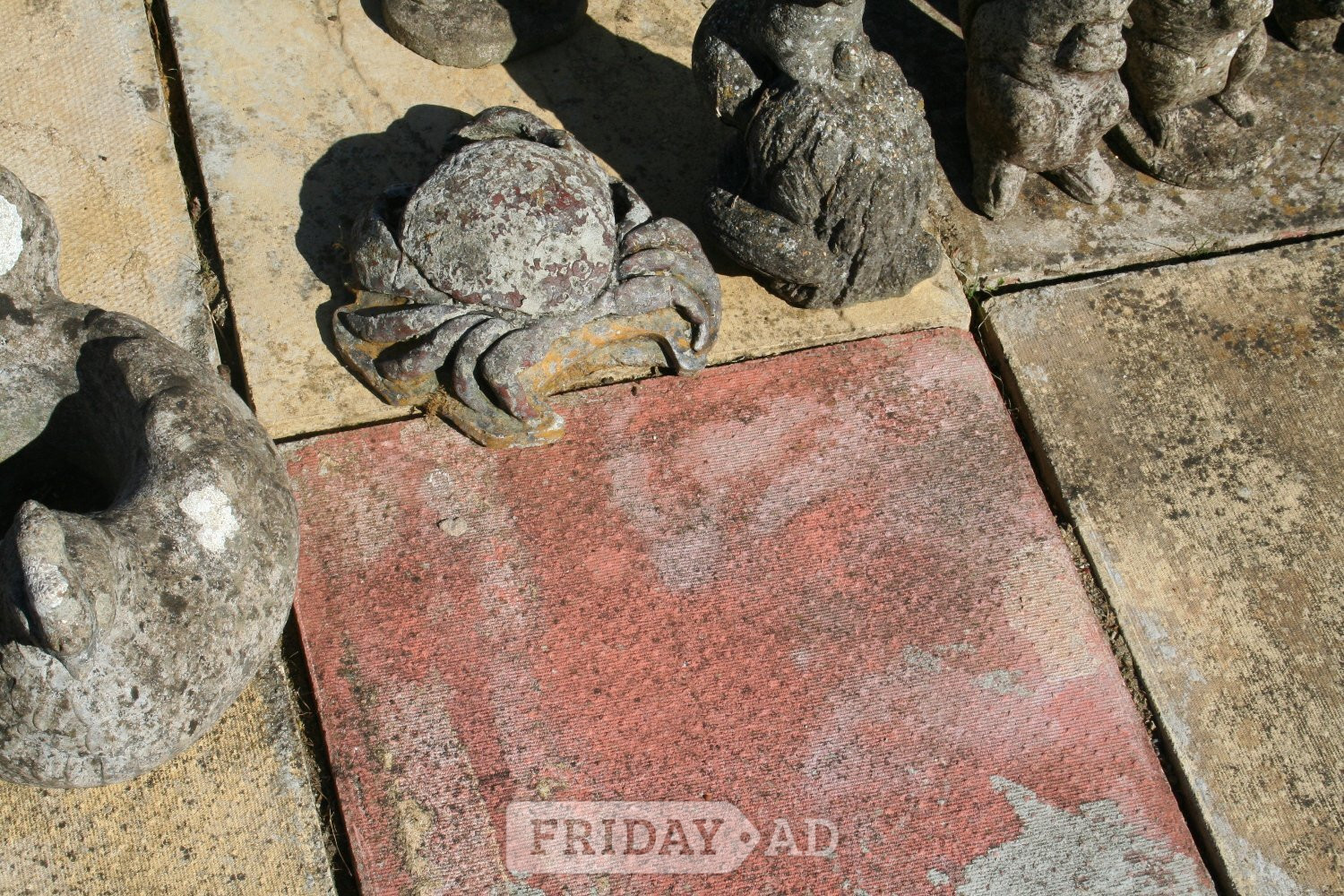 GARDEN ORNAMENTS AND PLANTERS - Garden in Buckingham