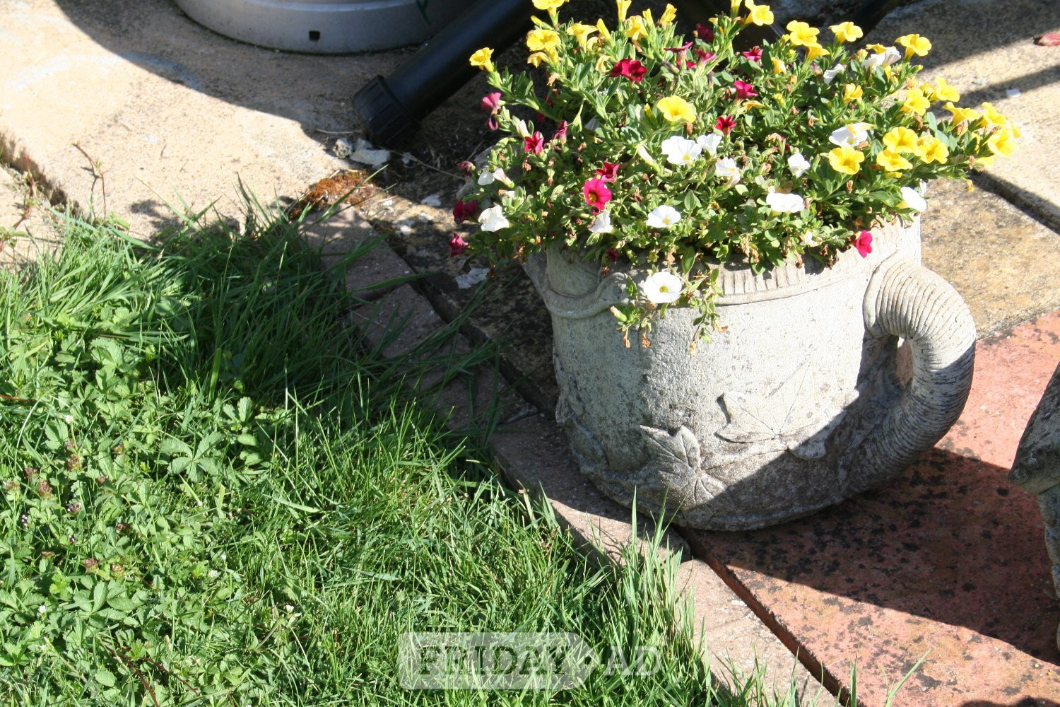 GARDEN ORNAMENTS AND PLANTERS - Garden