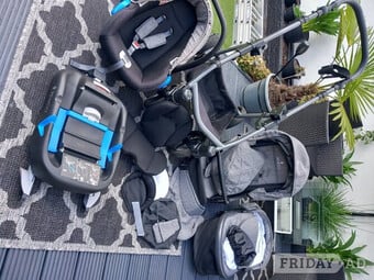 VENICCI  PRAM AND CAR SEAT SET.  BARGAIN £50 ono. COLLECT DA14