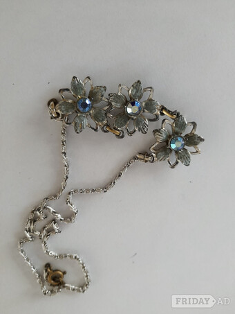 Vintage flower necklace