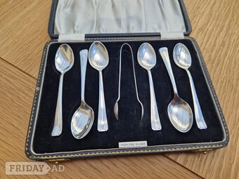 SILVER TEASPOON SET PLUS TONGS IN CASE