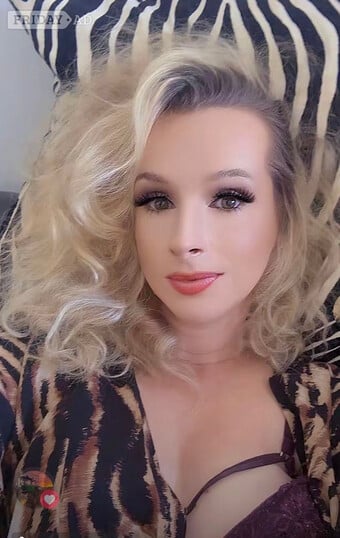 Professional  Beauty Therapist Offering Senual Sexy Massage and Facial, Body Scrub Treatments