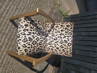 Single chair wooden arms