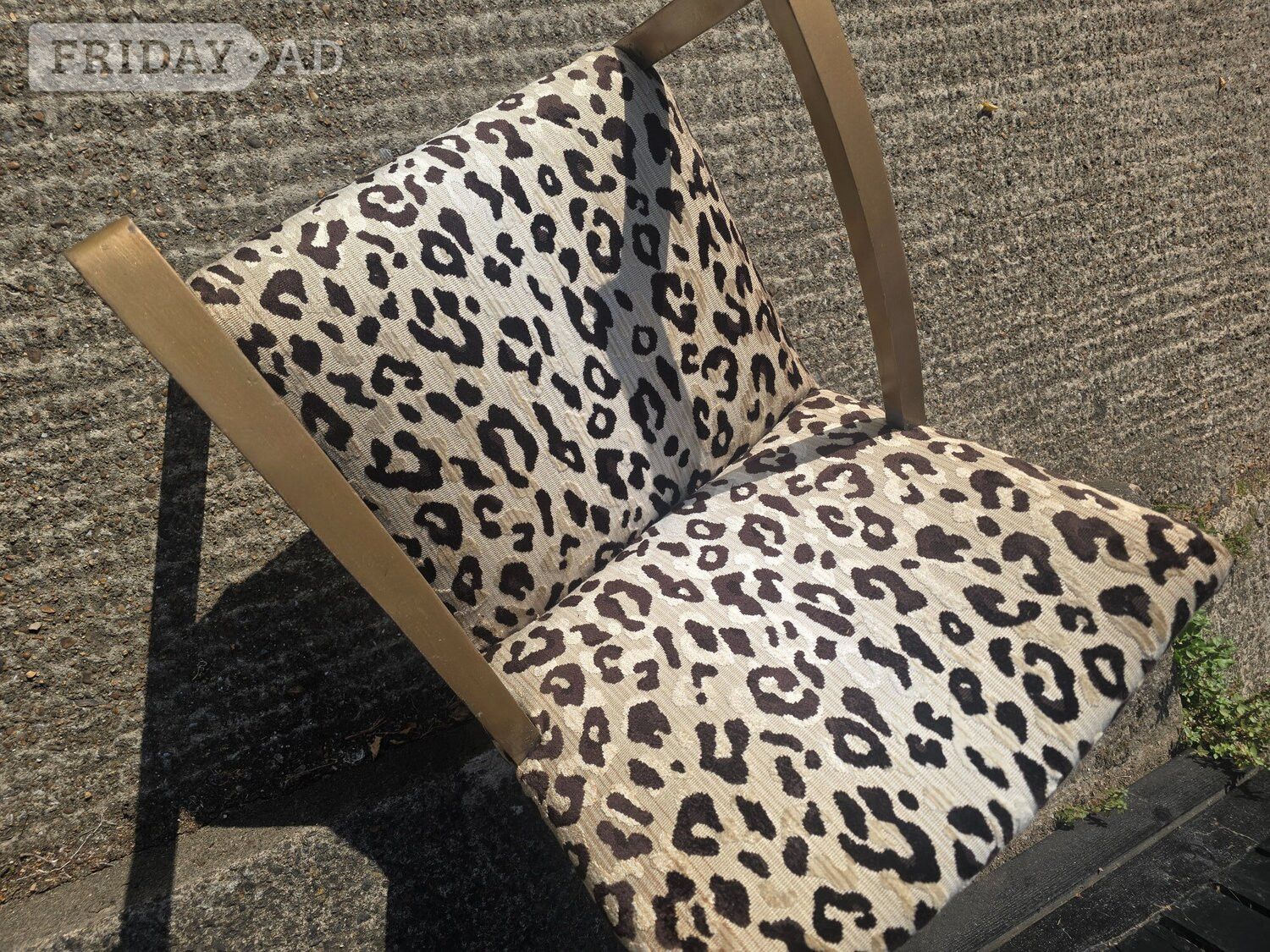 Single chair wooden arms