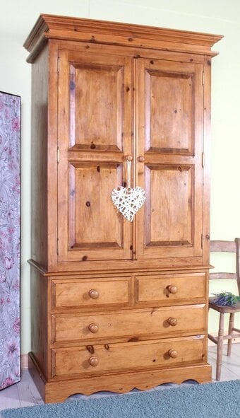 Solid Pine Wardrobe with Drawers – Good Condition