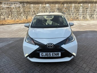 2015 Toyota Aygo X-Play - New Years MOT - £20 Road Tax - ULEZ Com