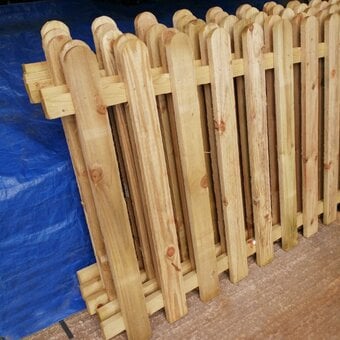 ROUND TOP PICKET FENCE PANELS FROM £38