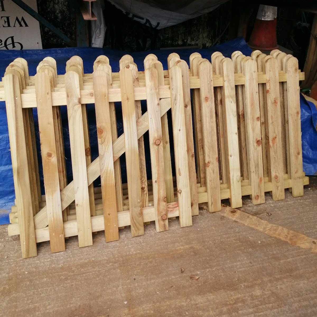 ROUND TOP PICKET FENCE PANELS FROM £38