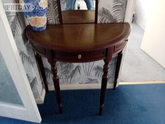 Used Attractive Wood small table with Leather top in good cond