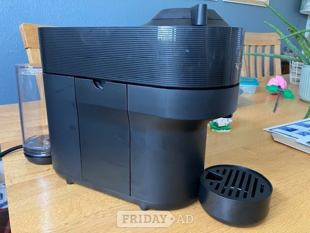 Nespresso Vertuo Pop Coffee Machine - Black. Nearly new in Lancing