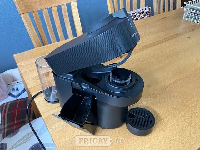  Nespresso Vertuo Pop Coffee Machine - Black. Nearly new