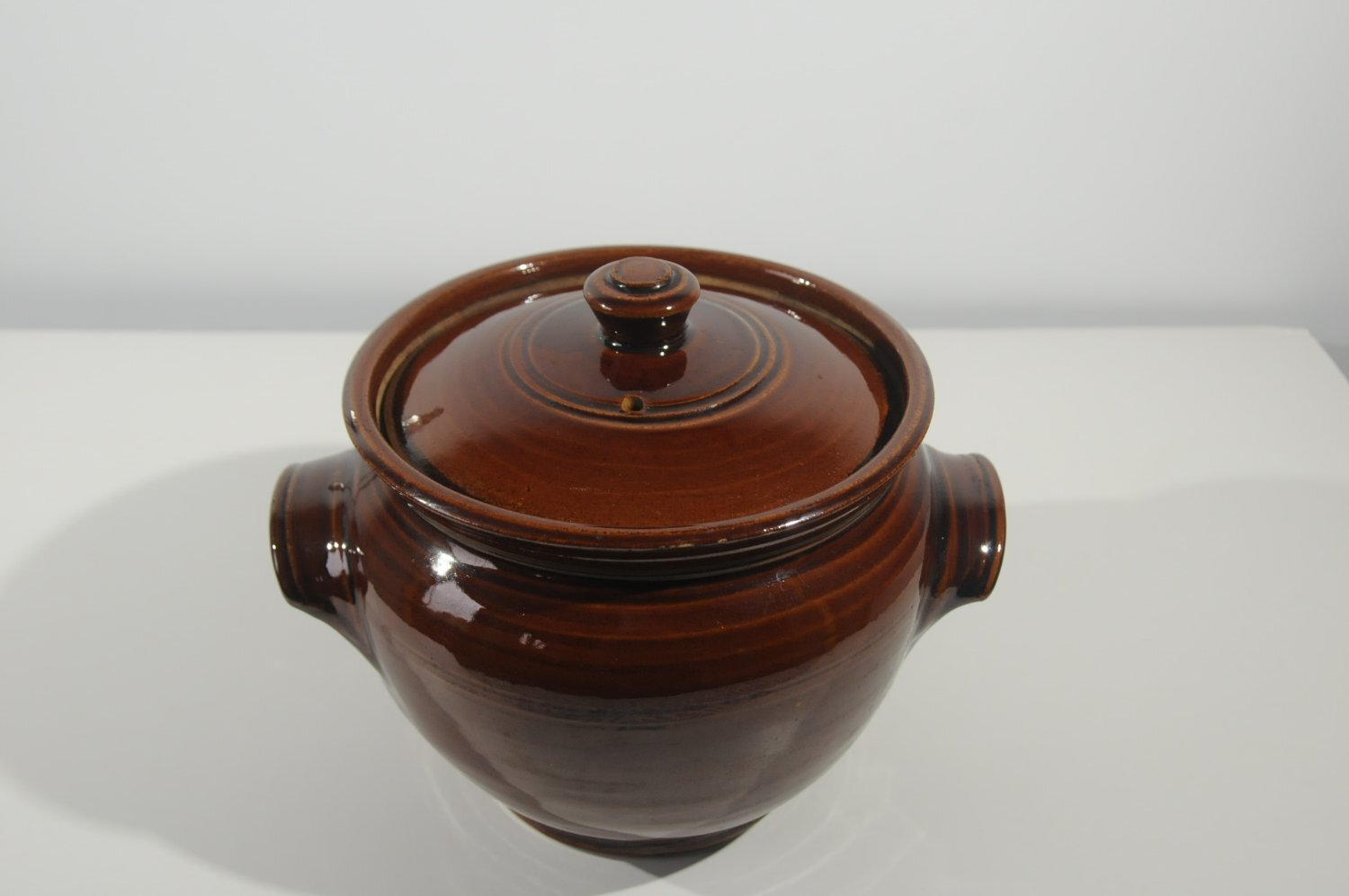 LARGE VINTAGE BROWN CASSEROLE DISH COOKING POT WITH LID in Hartley Wintney