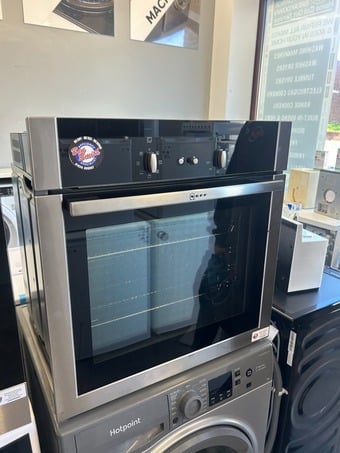 NEFF BUILT IN OVEN