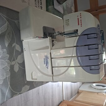 Janome New Home Harmony 9102D 4 thread differential feed overlock