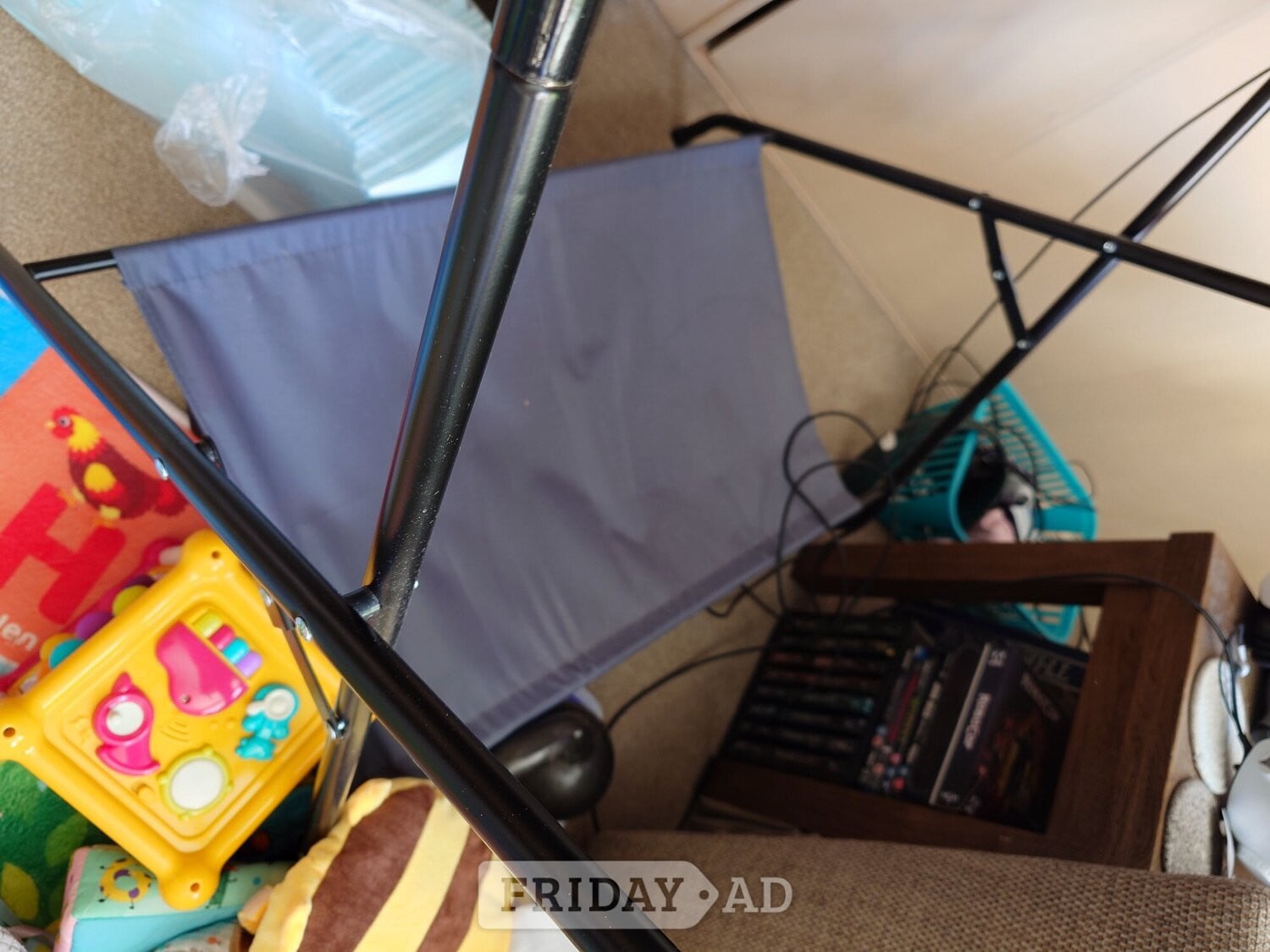 Foldable changing table 