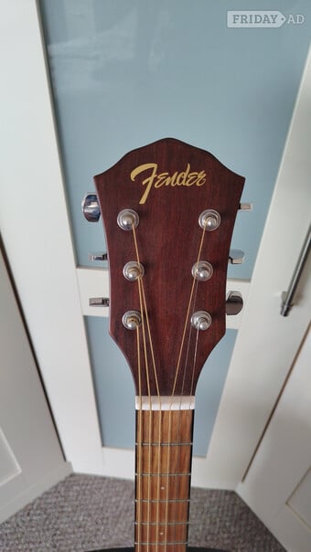 Fender guitar for sale, like new condition