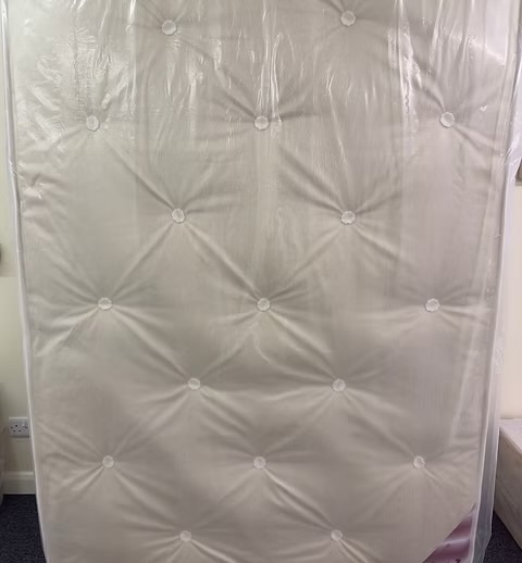 4 FOOT WINCHESTER 7 INCH LIGHTLY QUILTED MATTRESS AND CREAM HB