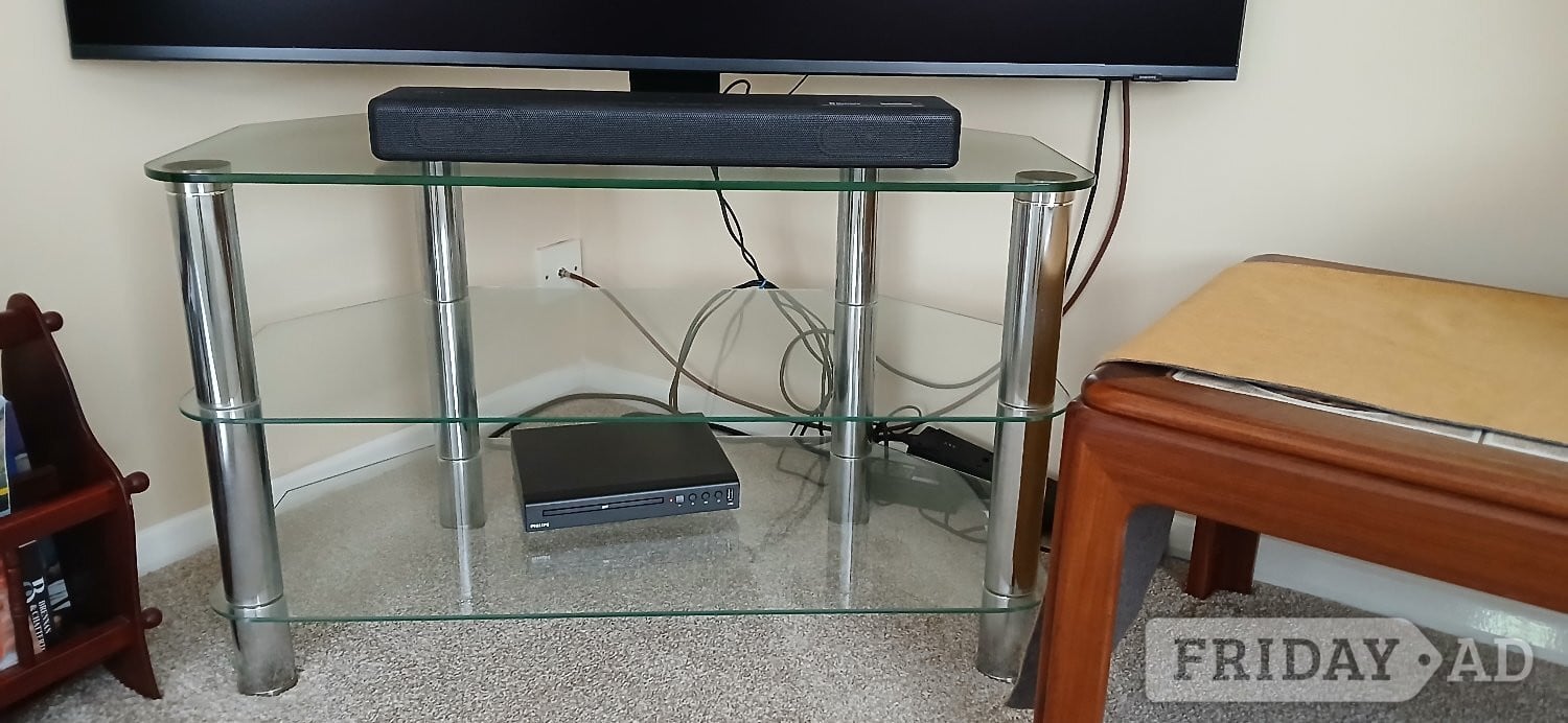 Glass corner tv stand in Littlehampton