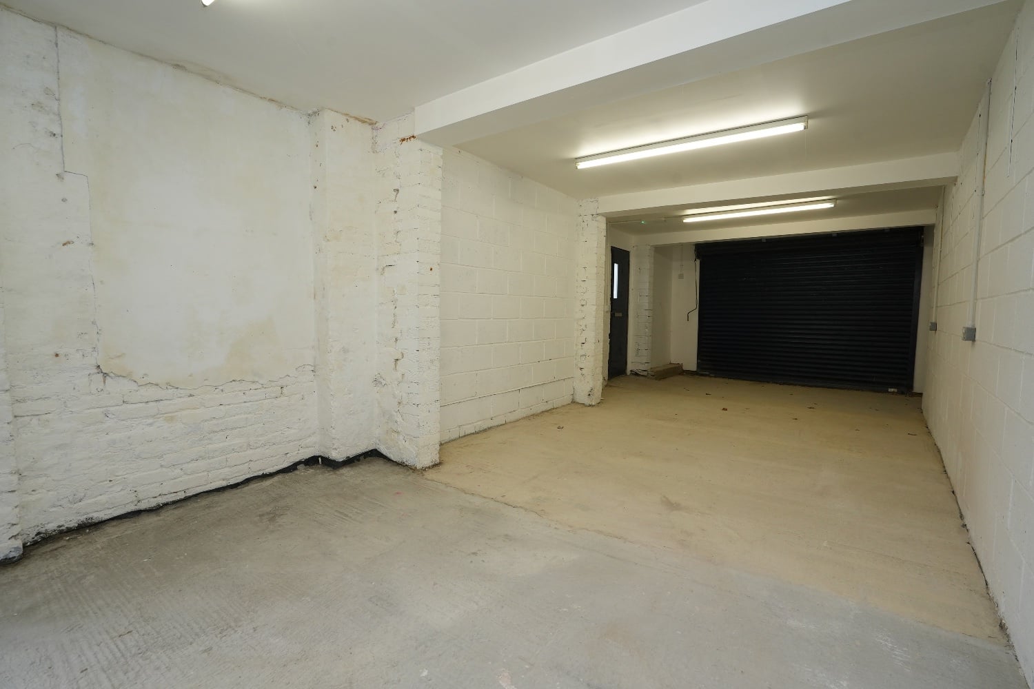 Double garage / Workshop with W/C - Garages & Parking