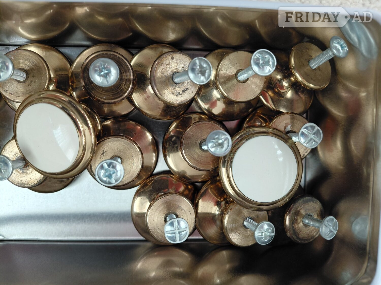 18 Cupboard door knobs