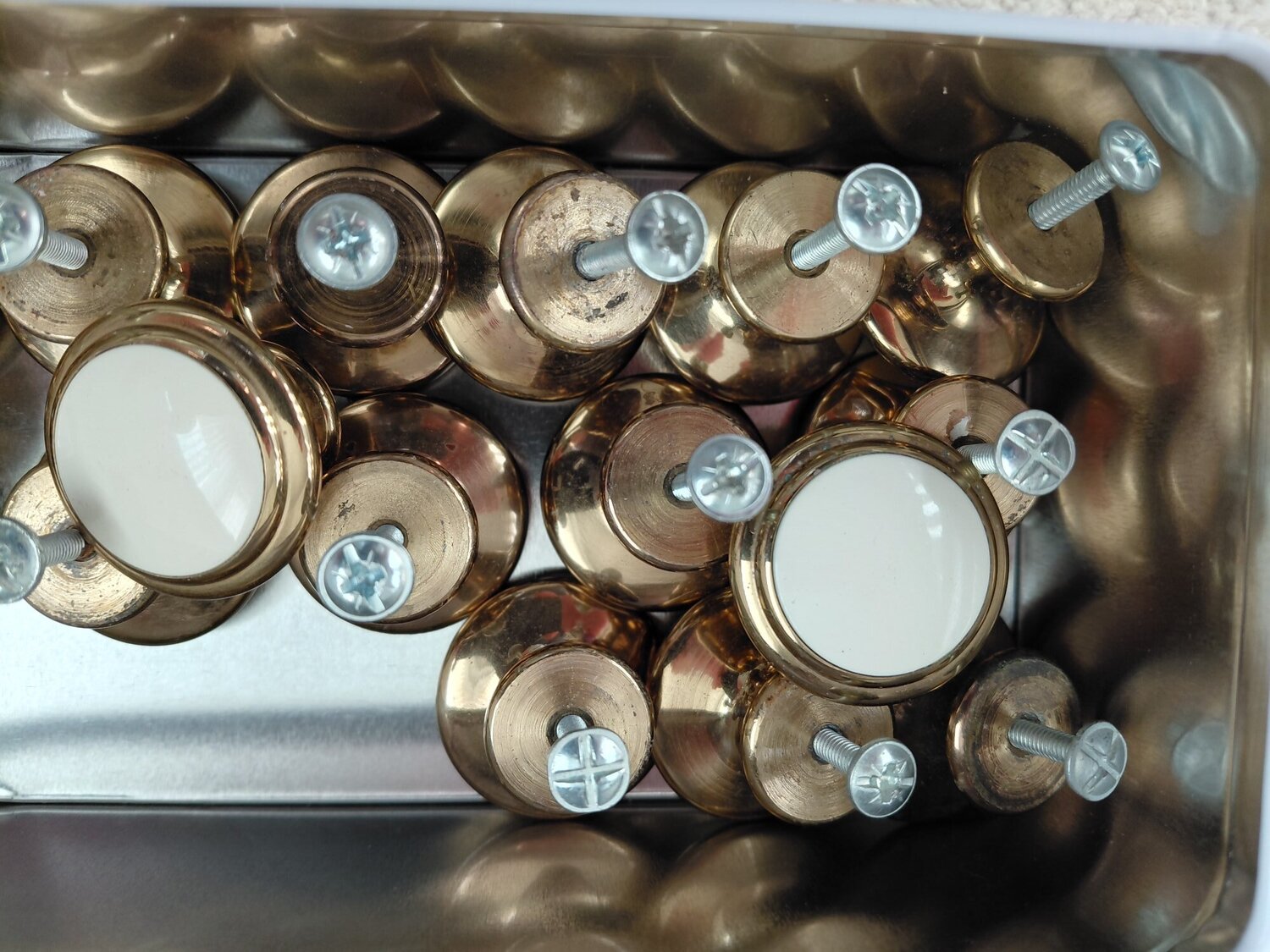 18 Cupboard door knobs