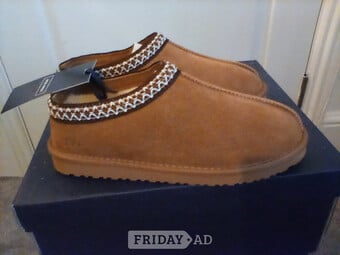 Womens snug bootie slippers brand new size 7(40) cost £54.99
