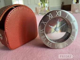 Travel alarm clock