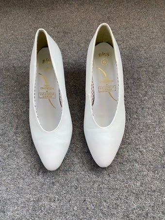 Ladies White Leather Heels - size 6