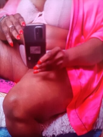 Big black natural mature lady 
