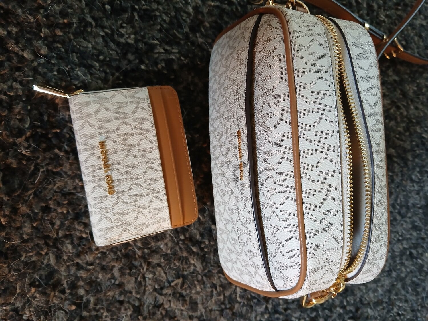 Clearout of bags purses clothes Tunbridge Wells no scammers 