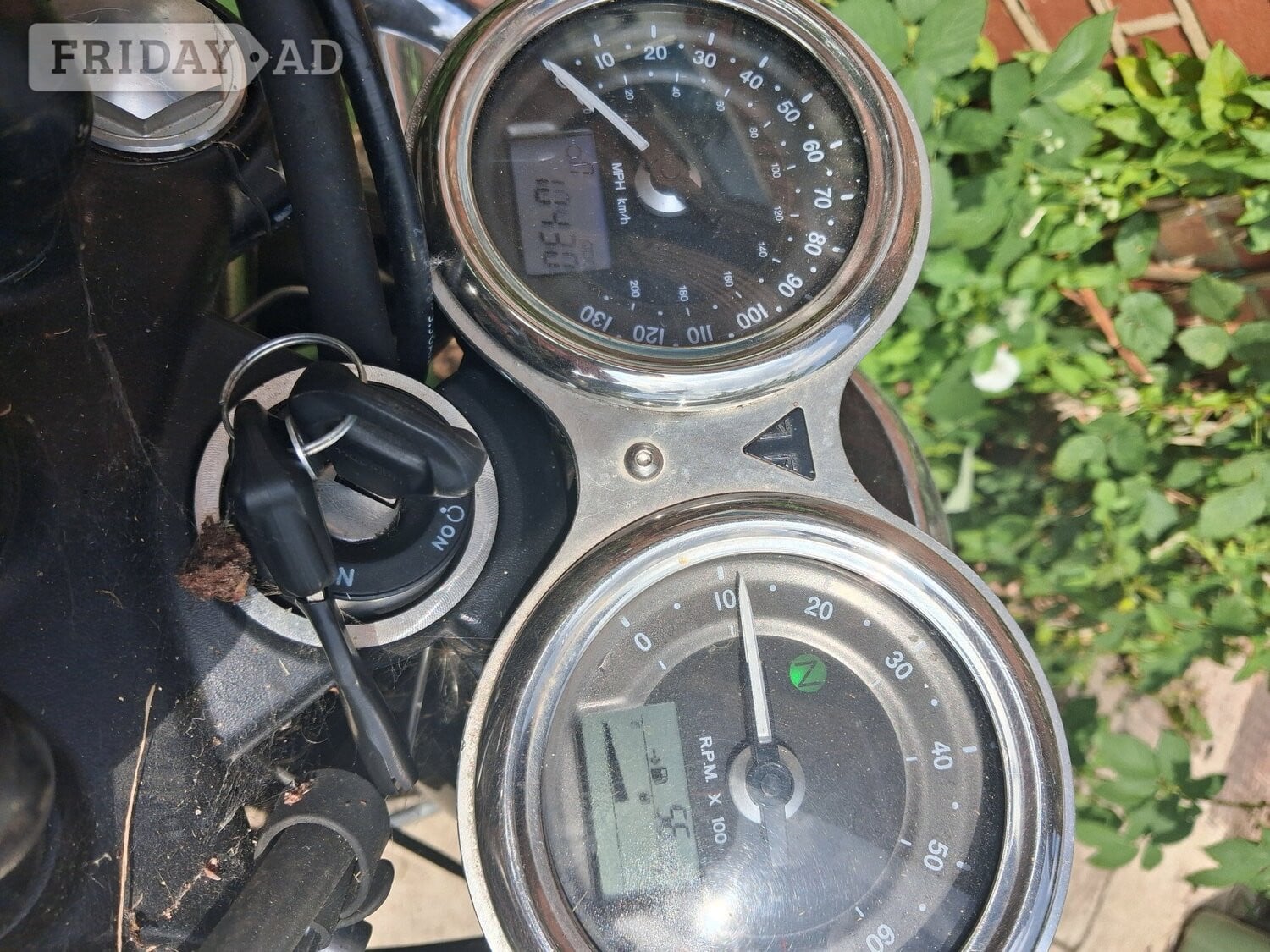 Triumph bonnvile t100  in Battle