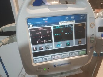 touchscreen patient monitor 