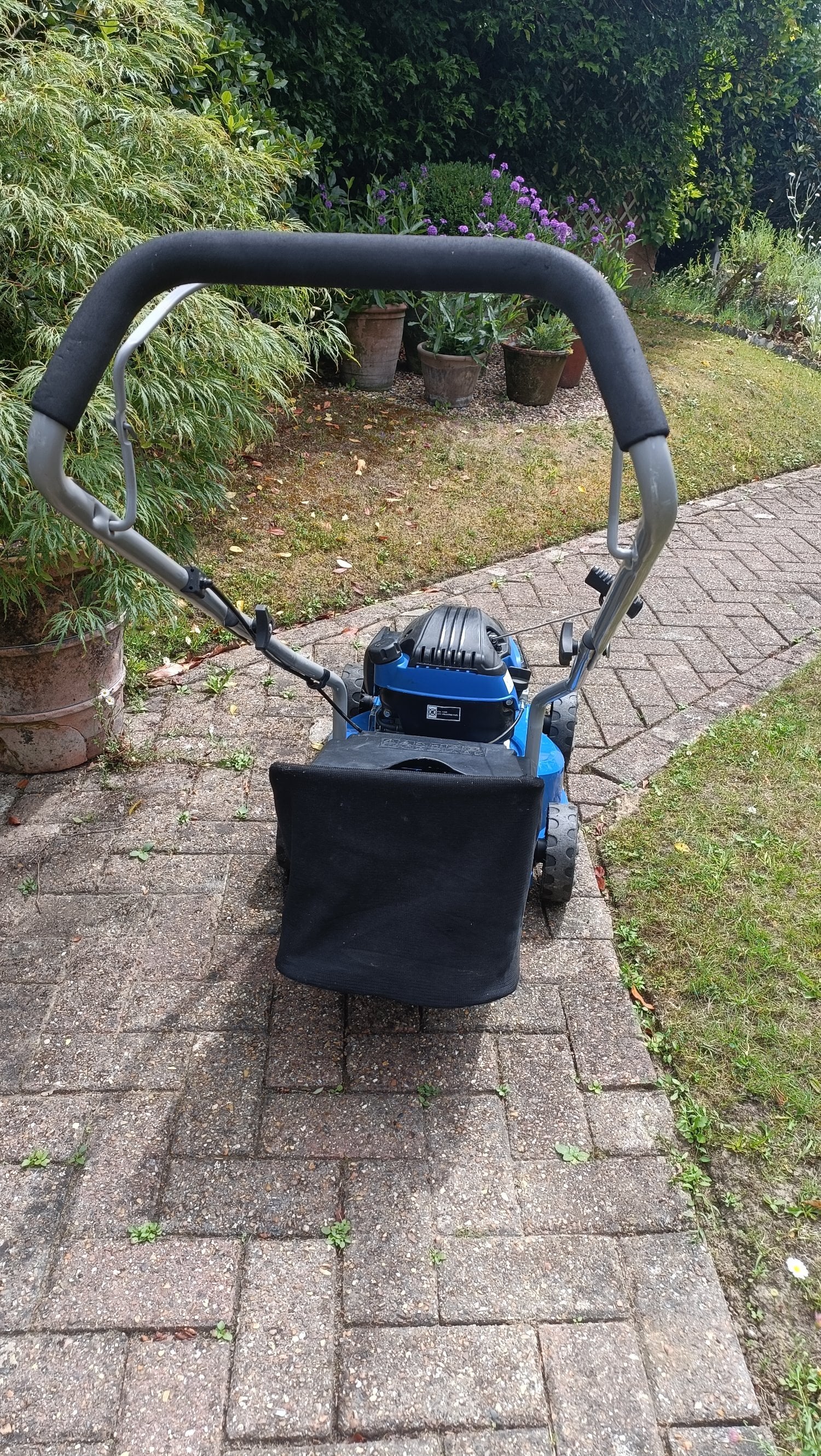 Hyundai Petrol Lawnmower 79cc 400mm Push Rotary HYM400P4 - Garden