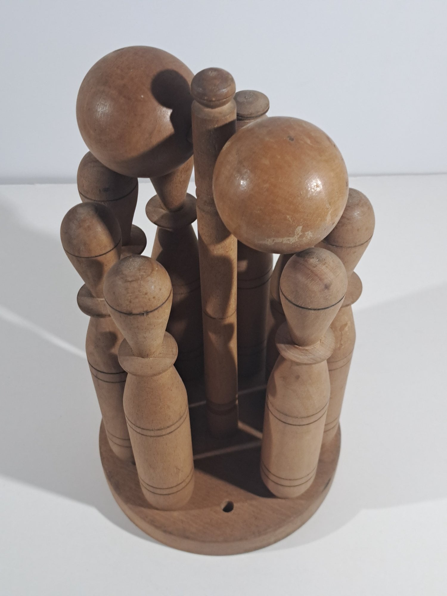 WOODEN SKITTLES AND BALLS ON STAND. ANTIQUE BOWLING GAME - Hobbies & Leisure in Hartley Wintney
