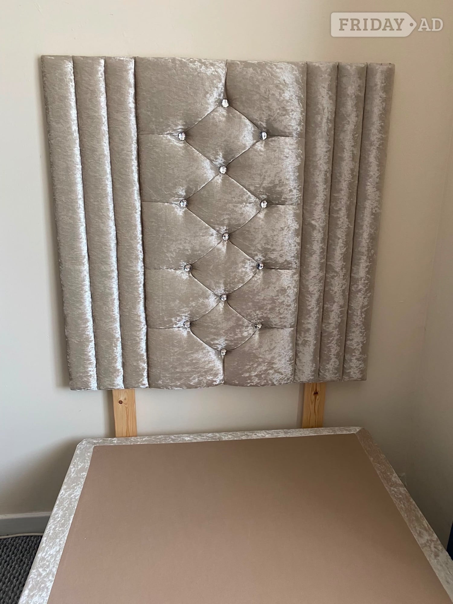 Fareham Single divan bed with memory foam mattress & velvet headboard
