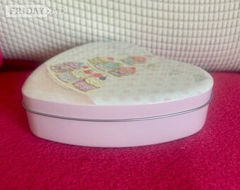 2 heart shaped cupcake design tins ￼