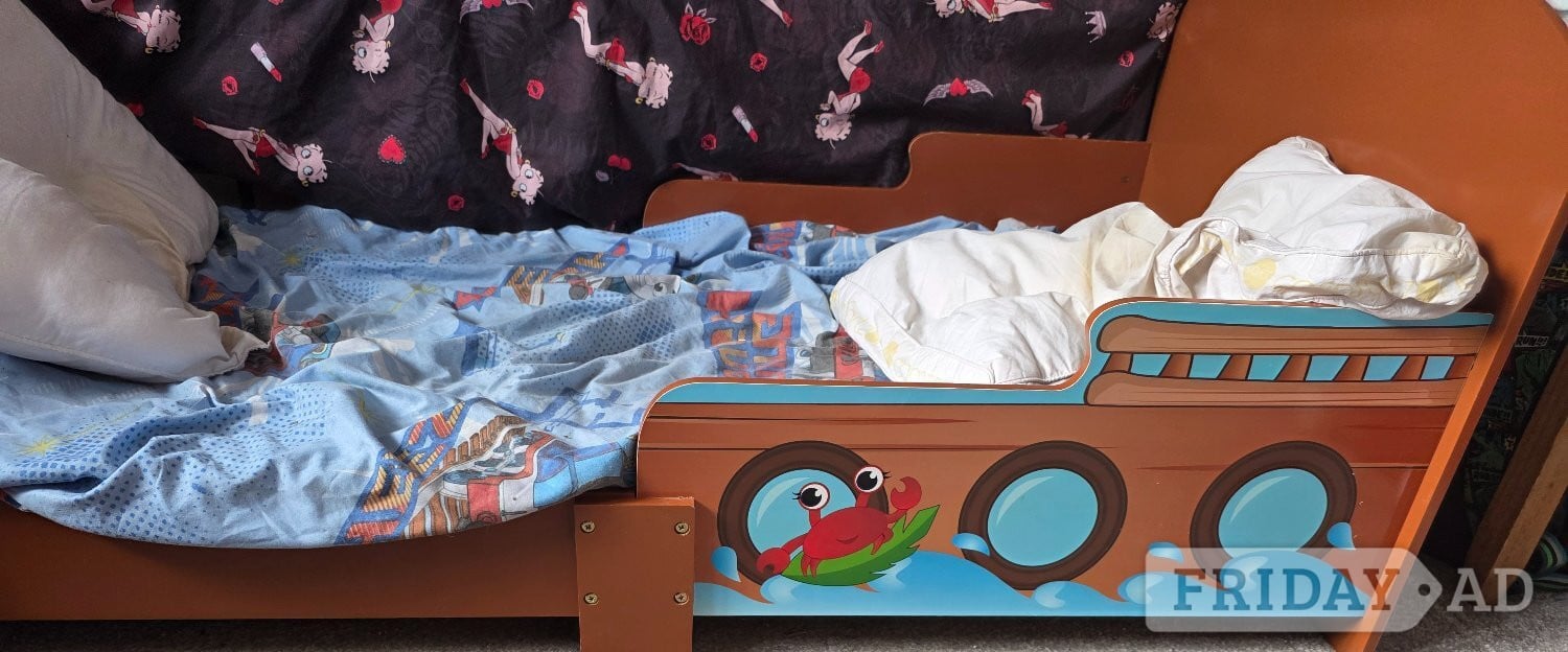 Pirate Toddlers bed with mattress in Bedford