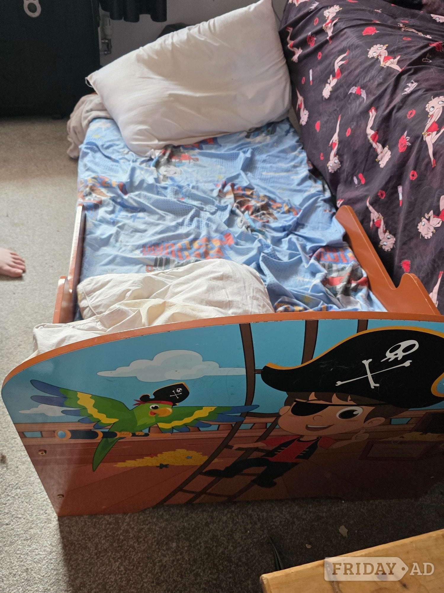 Pirate Toddlers bed with mattress