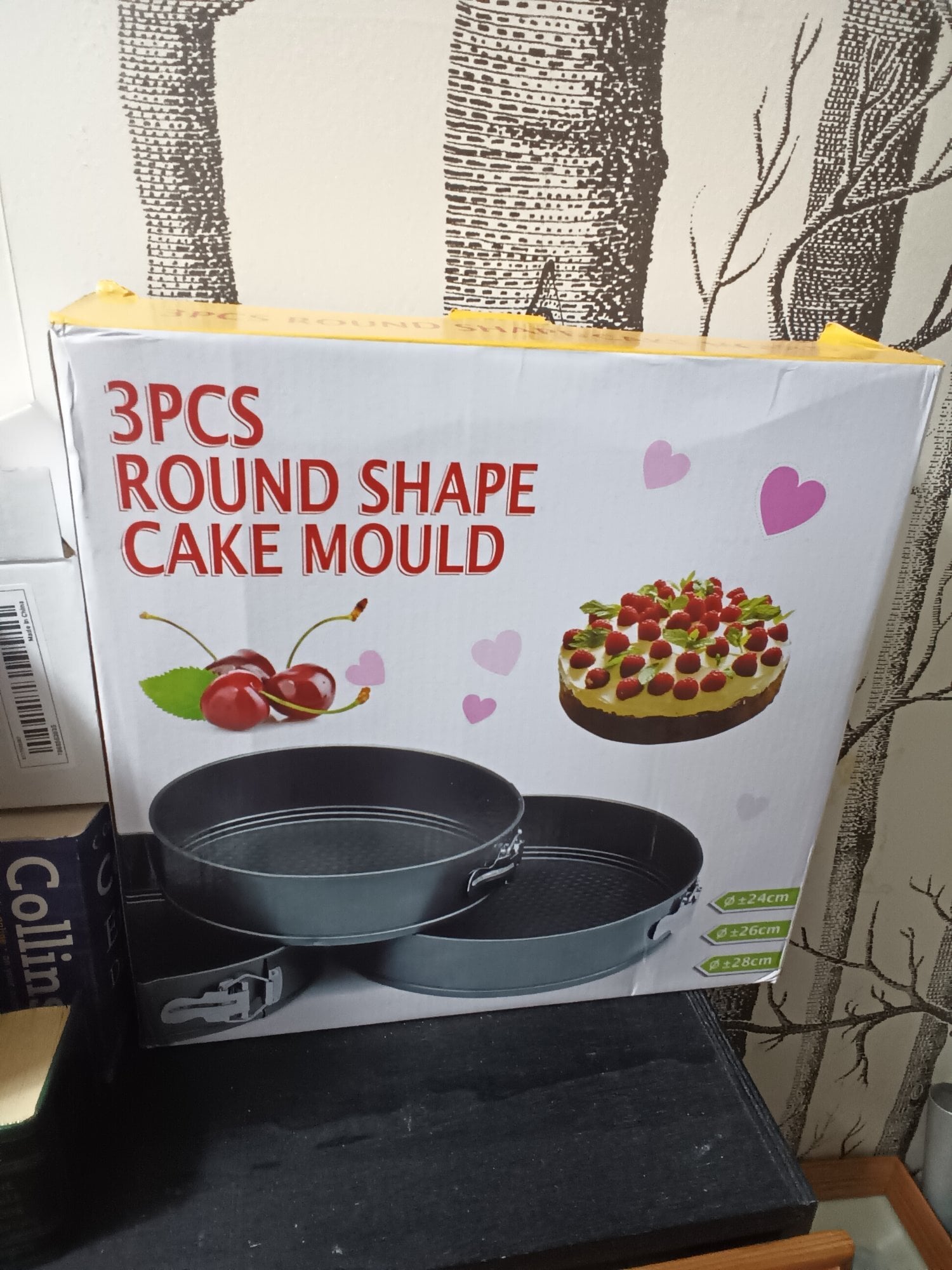 Three Tier Cake tin.Removable bottoms.Never used.